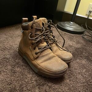 Women’s barefoot hiking boots